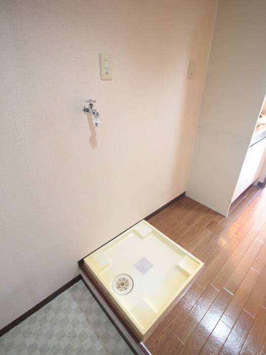 物件内観写真9　(洗濯機置場)