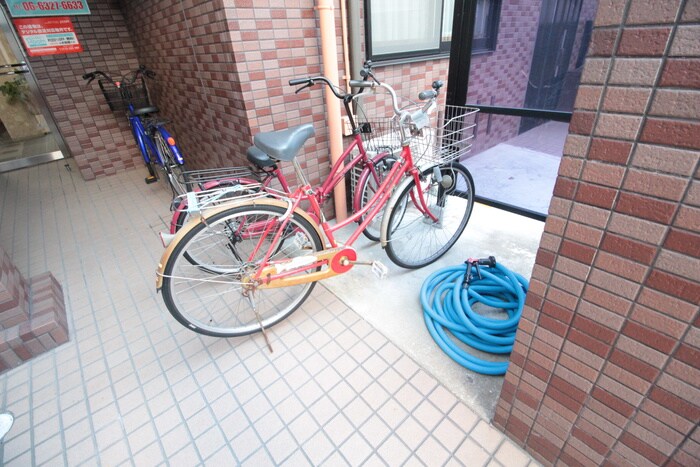物件外観写真4　(駐輪場)