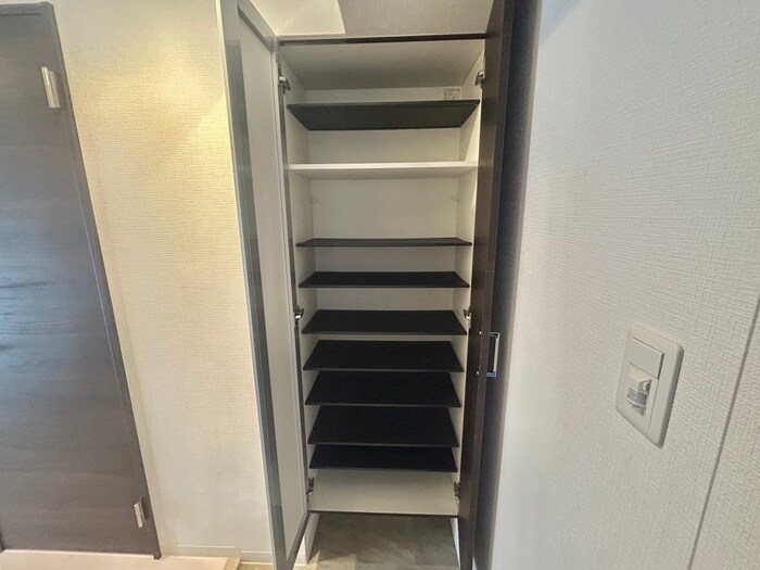 物件内観写真8　(靴箱)
