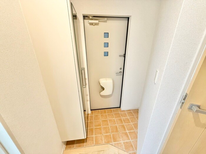 物件内観写真16　(玄関)
