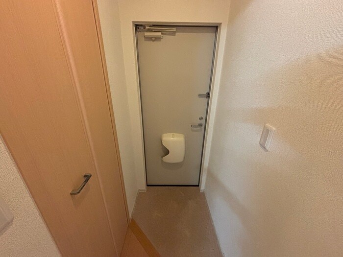 物件内観写真12　(玄関)