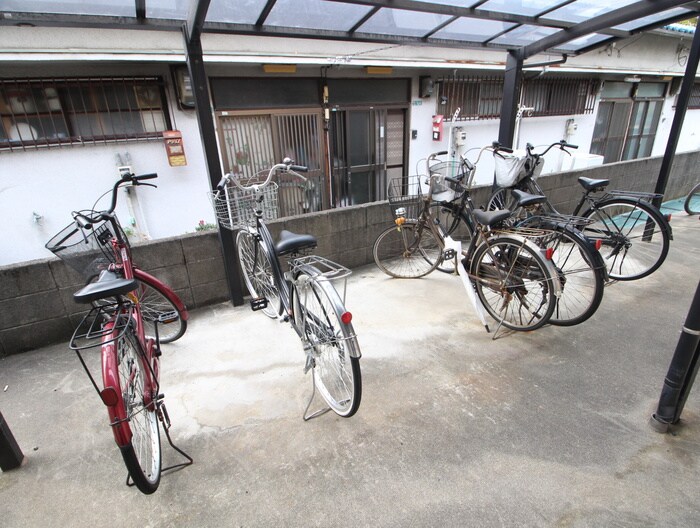 物件外観写真4　(駐輪場)