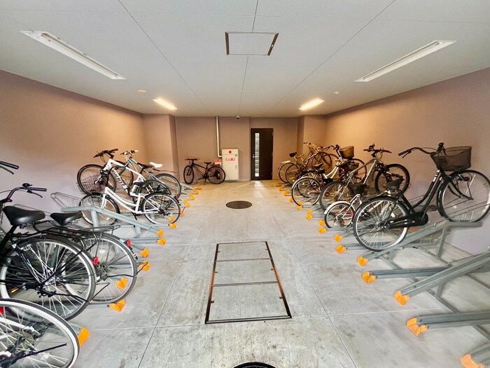 物件外観写真4　(駐輪場)