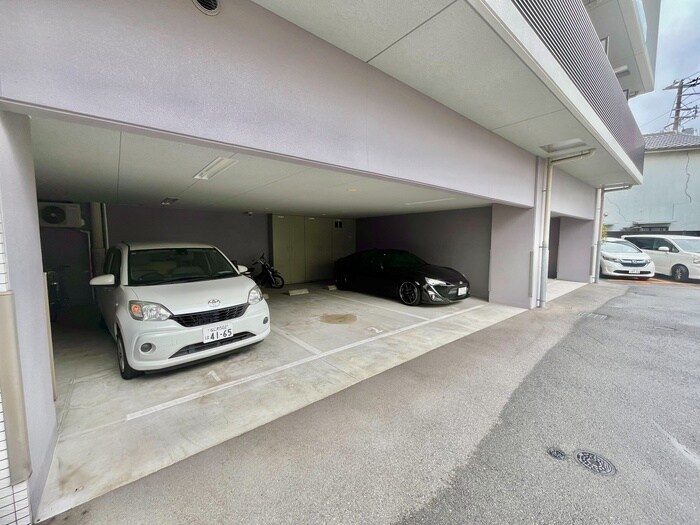 物件外観写真5　(駐車場)