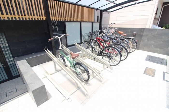 物件外観写真2　(駐輪場)