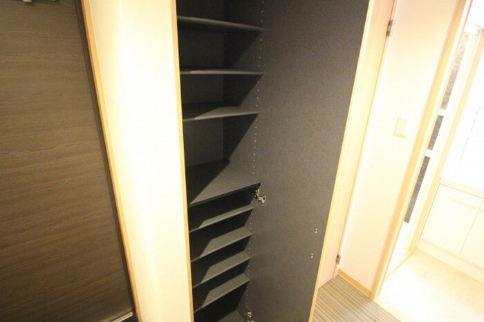 物件内観写真15　(靴箱)