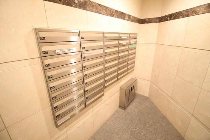 物件外観写真5　(バイク置き場)