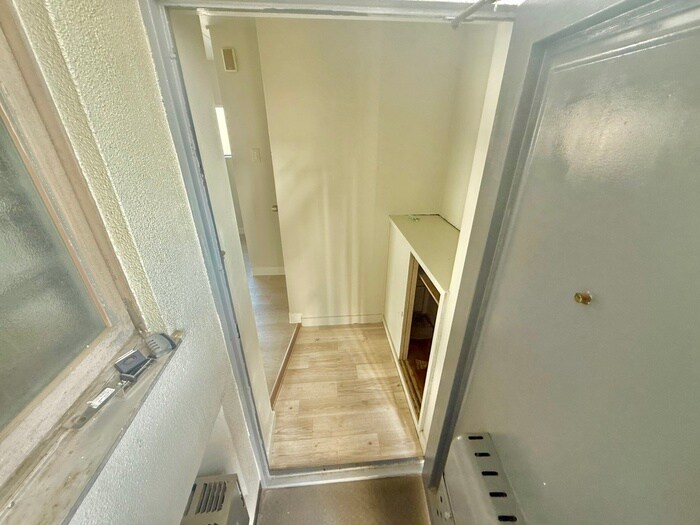 物件内観写真8　(玄関)