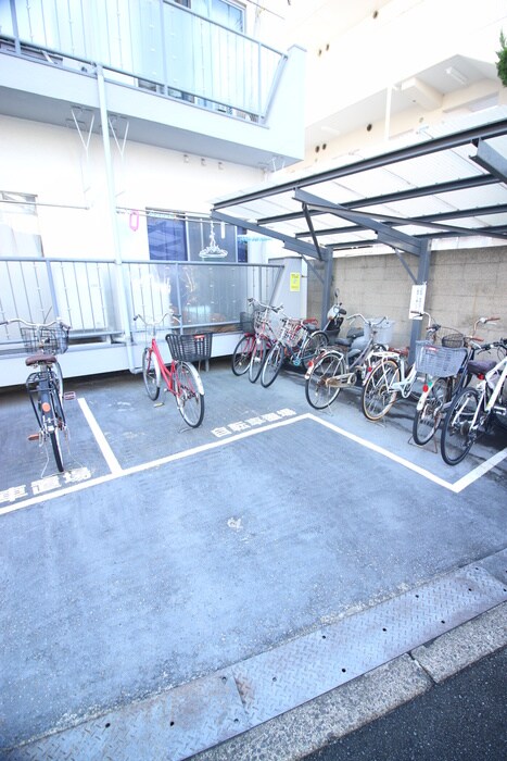 物件外観写真5　(駐輪場)