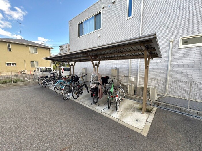 物件外観写真3　(駐輪場)
