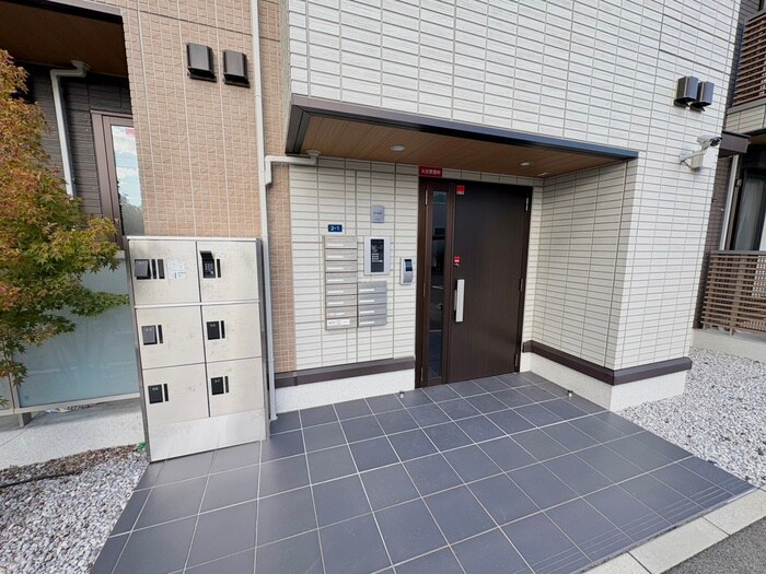 物件外観写真4　(エントランス部分)
