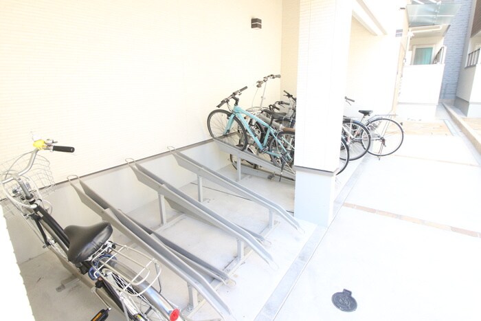 物件外観写真4　(駐輪場)