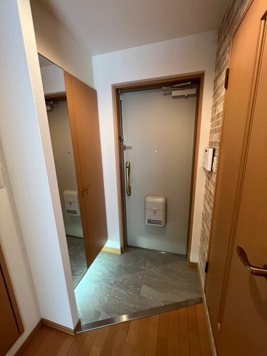 物件内観写真14　(玄関)