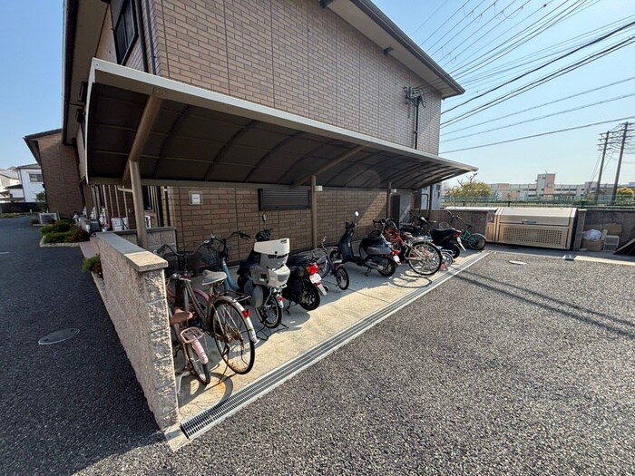 物件外観写真3　(駐輪場)