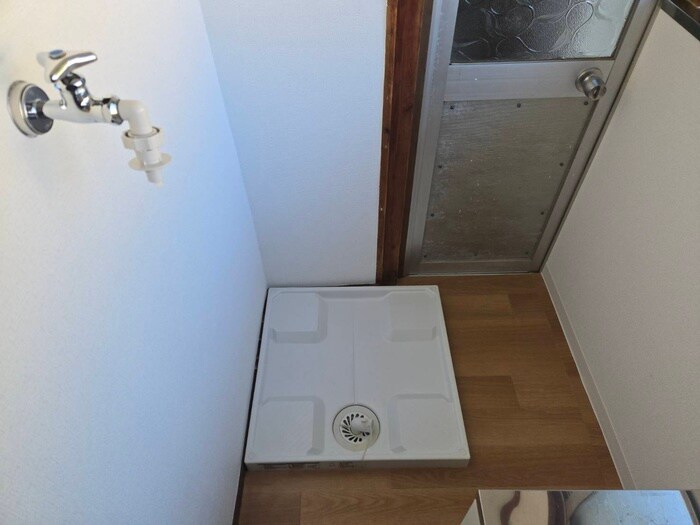 物件内観写真15　(洗濯機置場)