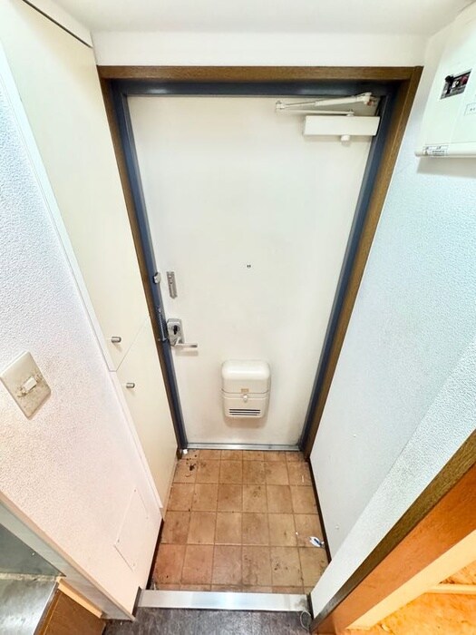 物件内観写真7　(玄関)