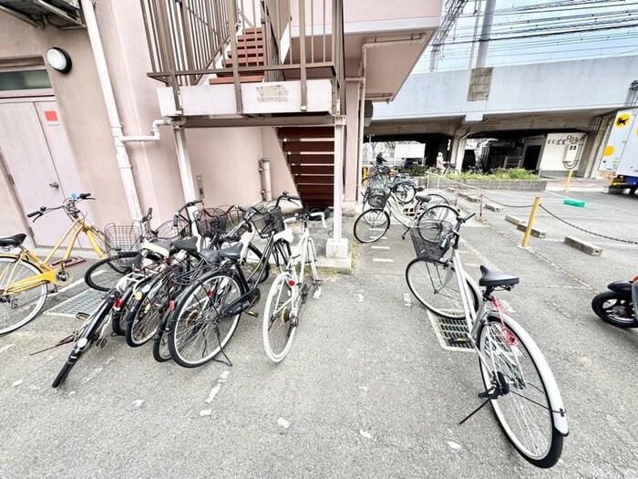 物件外観写真4　(駐輪場)