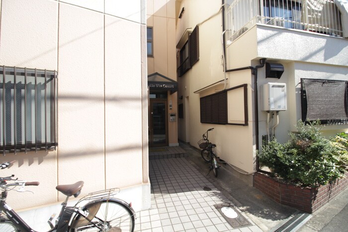 物件外観写真3　(エントランス部分)