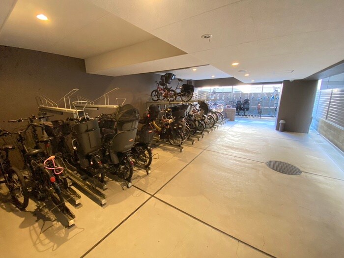 物件外観写真4　(駐輪場)