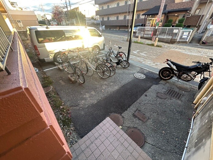 物件外観写真3　(駐輪場)