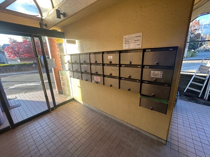 物件外観写真5　(エントランス部分)