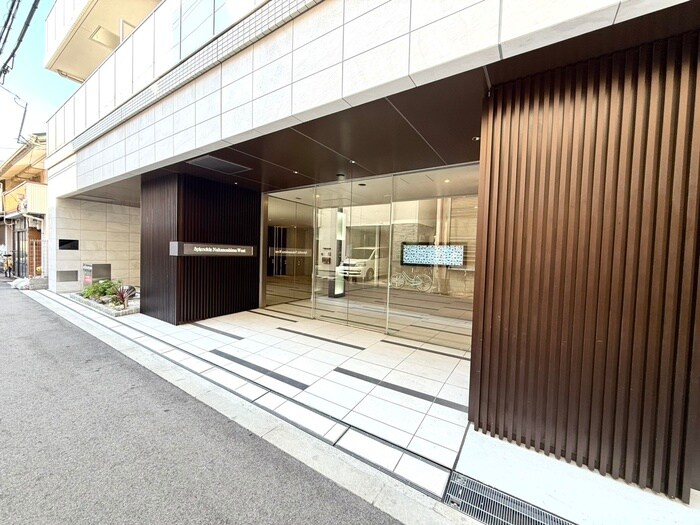 物件外観写真2　(エントランス部分)