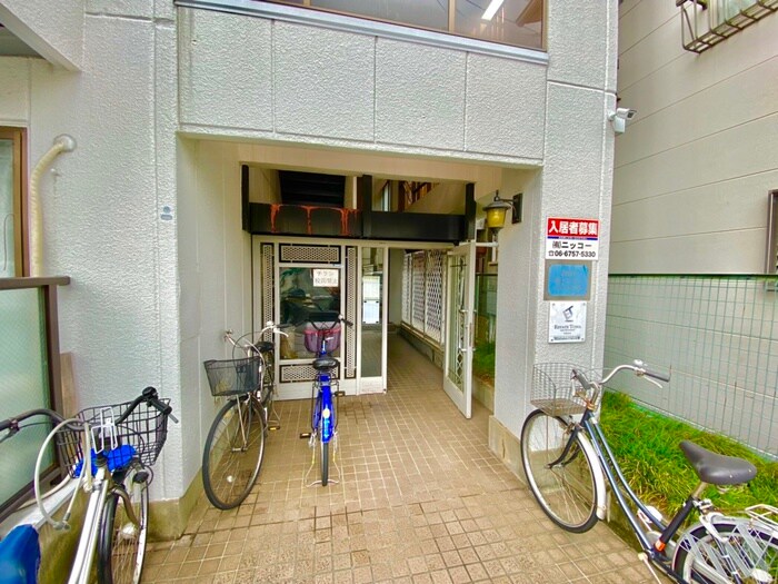 物件外観写真3　(エントランス部分)