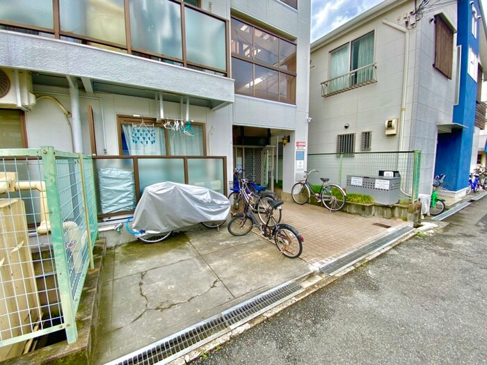 物件外観写真4　(駐輪場)