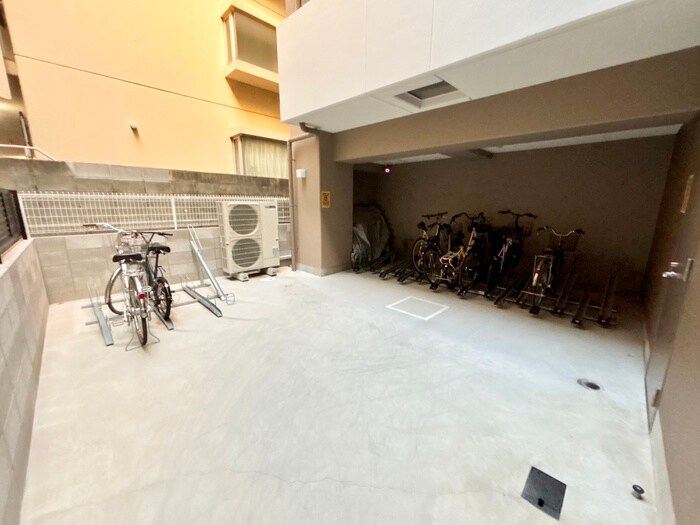 物件外観写真2　(駐輪場)