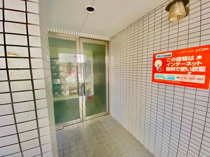 物件外観写真3　(エントランス部分)