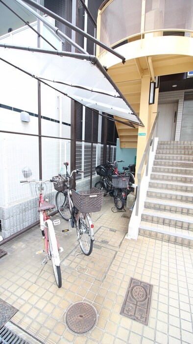 物件外観写真4　(駐輪場)
