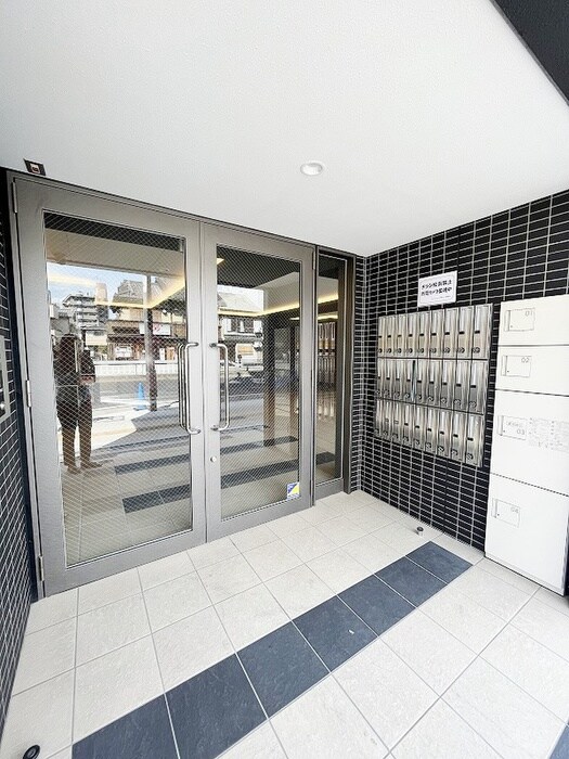 物件外観写真3　(エントランス部分)