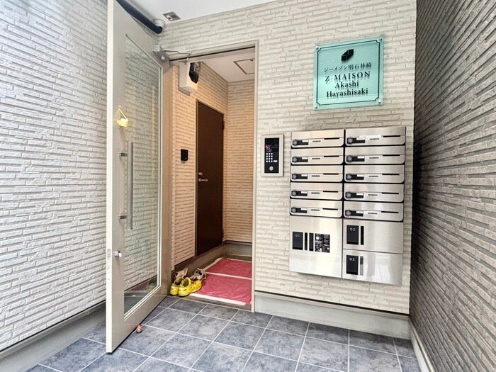 物件外観写真3　(エントランス部分)