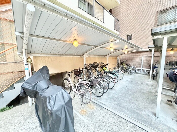 物件外観写真5　(駐輪場)