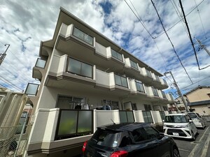 レオパレス香里外観写真