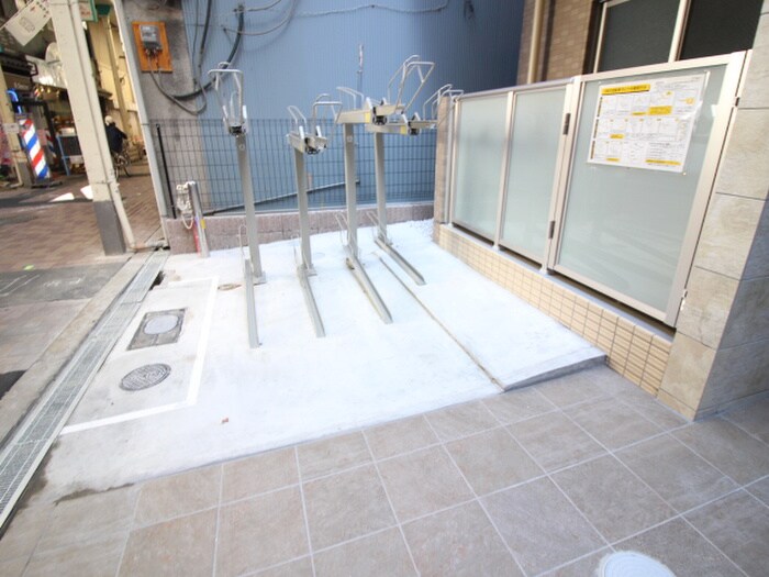 物件外観写真2　(駐輪場)