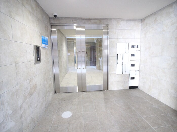 物件外観写真5　(エントランス部分)