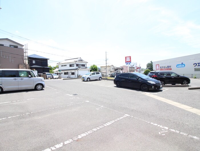 物件外観写真2　(駐車場)