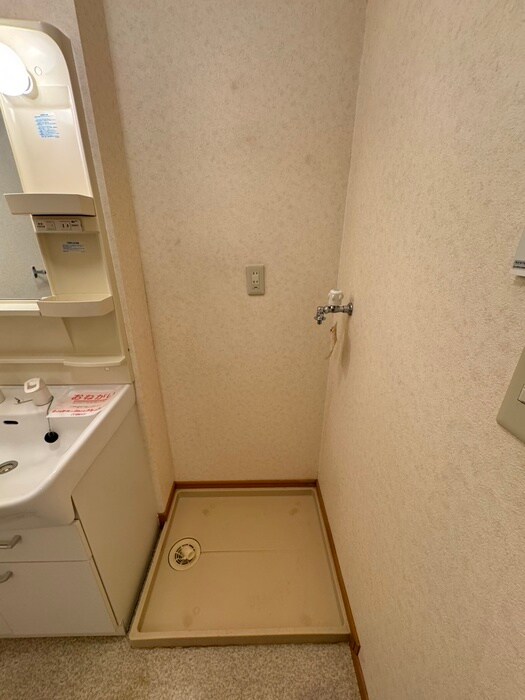 物件内観写真12　(洗濯機置場)