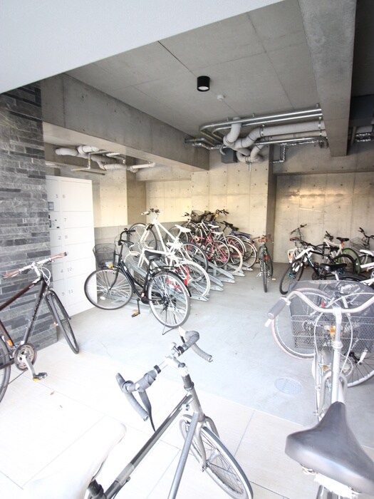 物件外観写真4　(駐輪場)