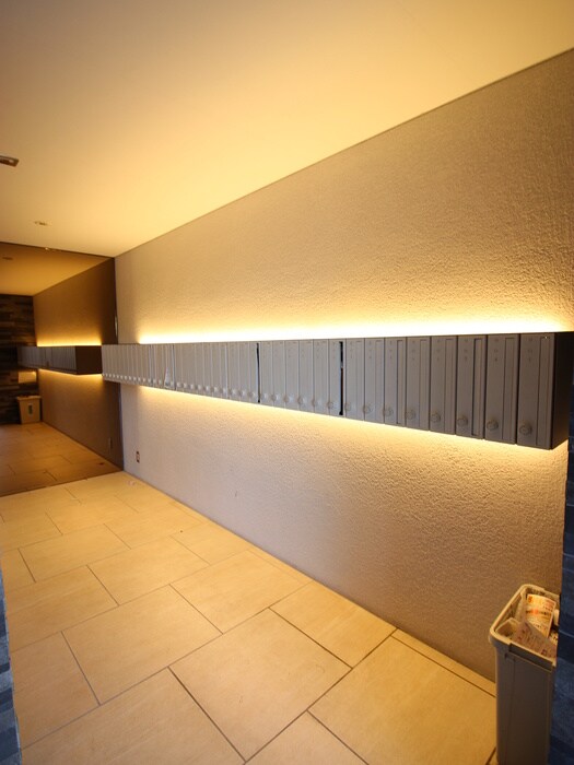 物件外観写真5　(エントランス部分)