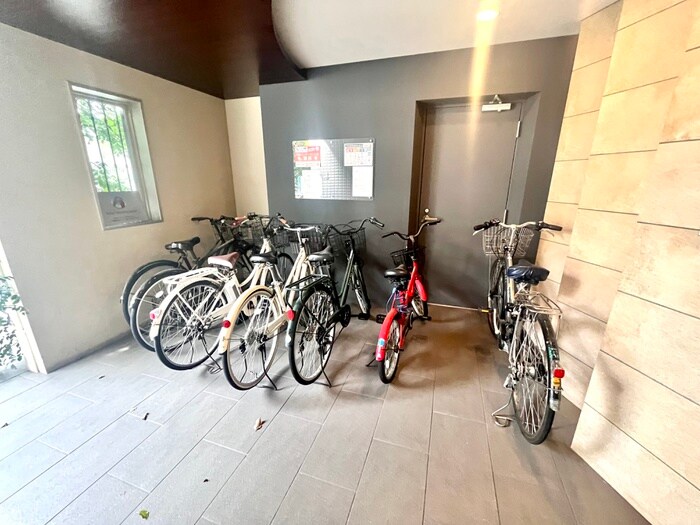 物件外観写真5　(駐輪場)
