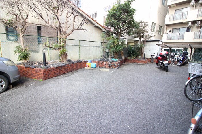 物件外観写真5　(駐車場)