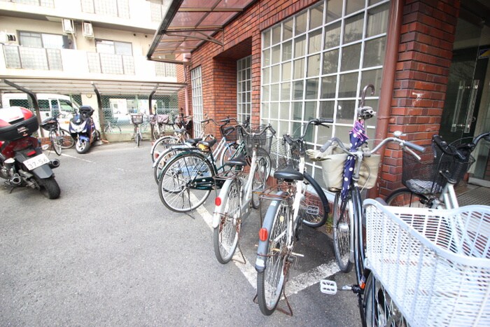 物件外観写真6　(駐輪場)