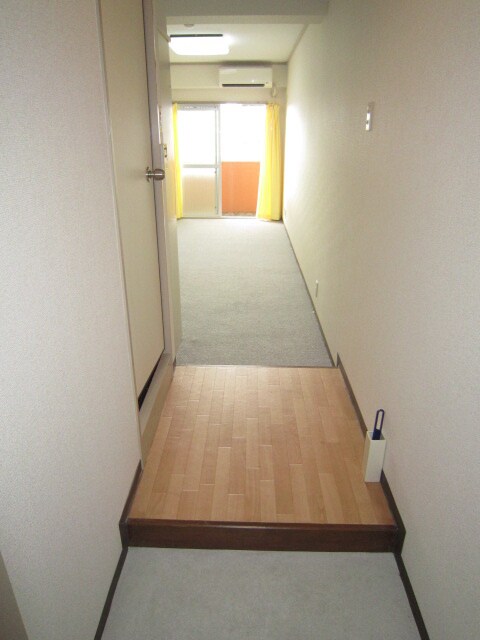 物件内観写真12　(玄関)