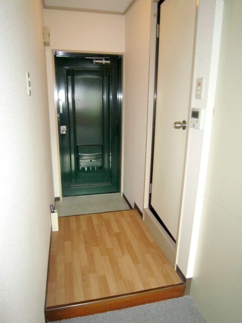 物件内観写真13　(玄関)