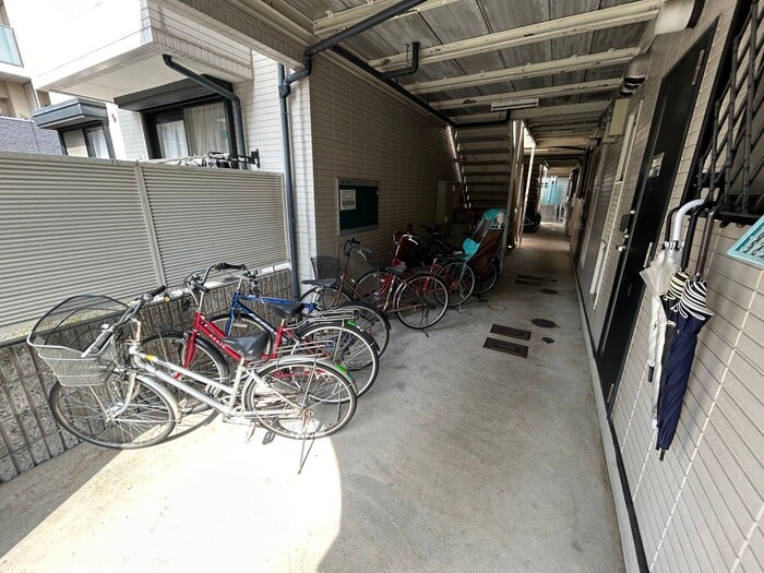 物件外観写真2　(駐輪場)