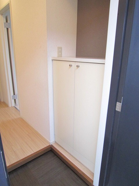 物件内観写真16　(玄関)