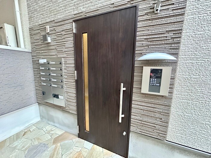 物件外観写真5　(エントランス部分)