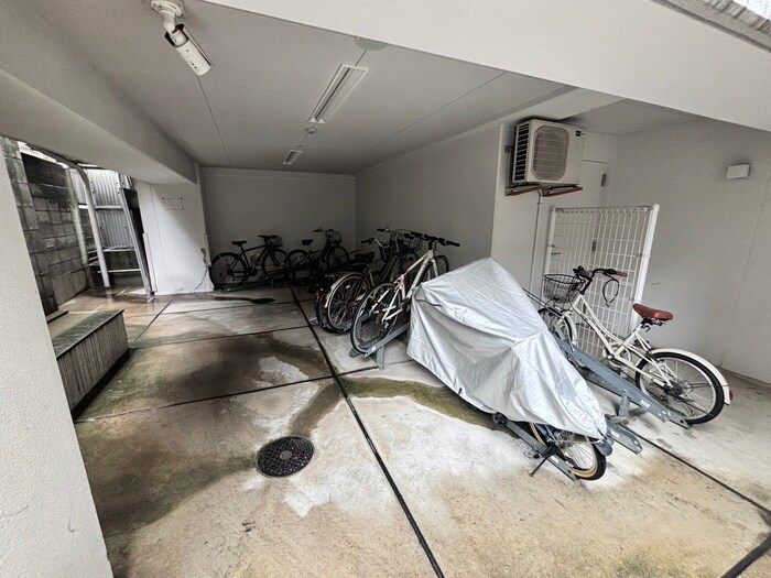 物件外観写真4　(駐輪場)
